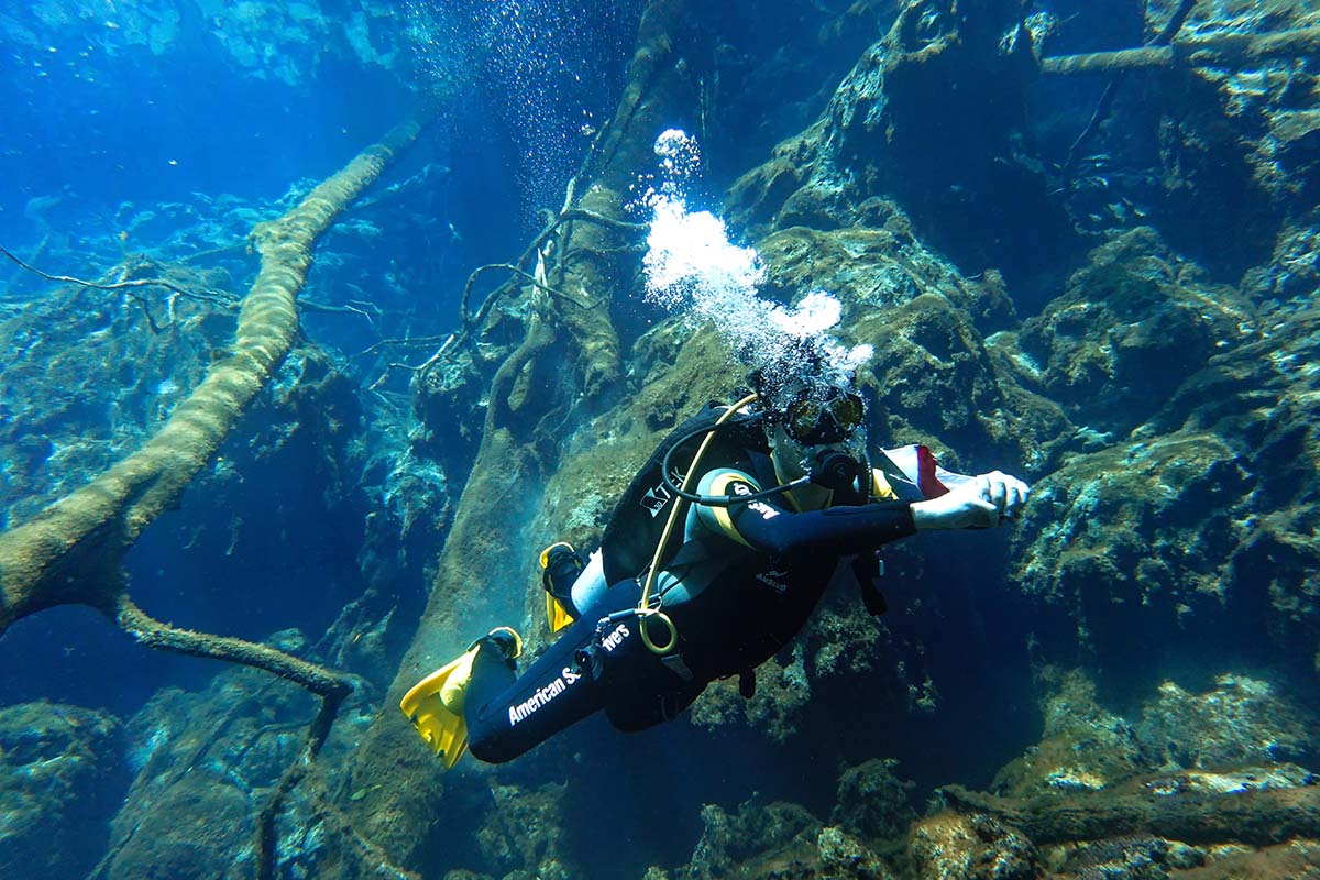 Pesona Telaga Biru Samares, Surga Kecil di Biak