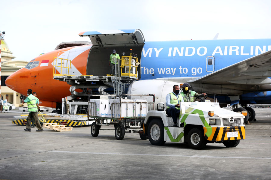 Vaksin Pfizer Tiba di Bandara Internasional Sultan Iskandar Muda Aceh