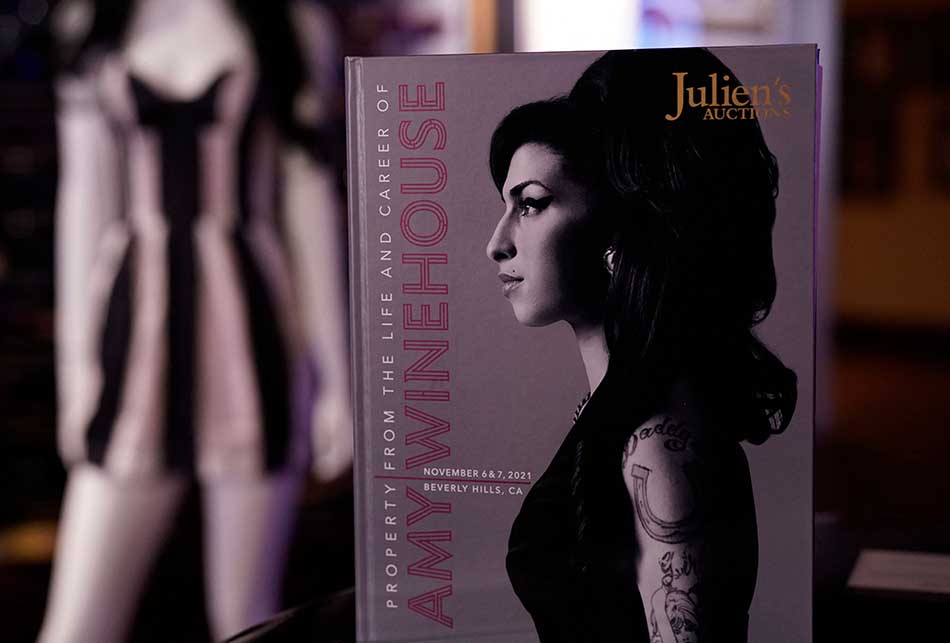 Lelang Memorabilia Amy Winehouse 