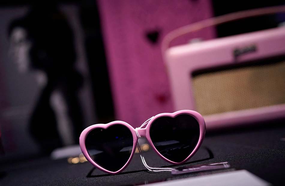 Lelang Memorabilia Amy Winehouse 