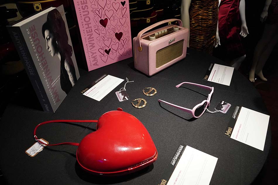 Lelang Memorabilia Amy Winehouse 