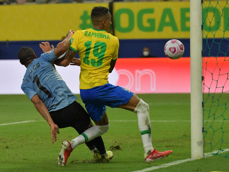 Brasil Hajar Uruguay 4-1