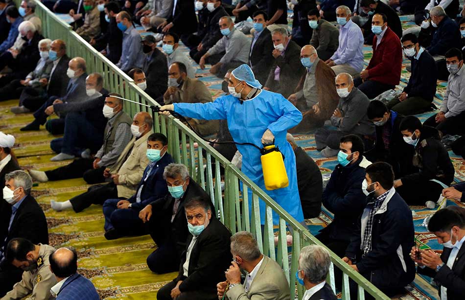 Salat Jumat Pertama Setelah 20 Bulan Dilarang karena Covid-19