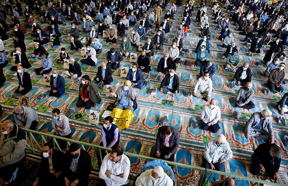 Salat Jumat Pertama Setelah 20 Bulan Dilarang karena Covid-19