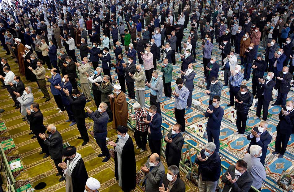 Salat Jumat Pertama Setelah 20 Bulan Dilarang karena Covid-19