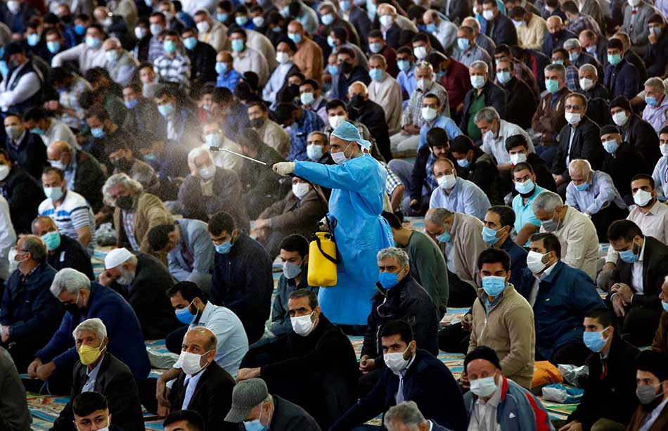 Salat Jumat Pertama Setelah 20 Bulan Dilarang karena Covid-19