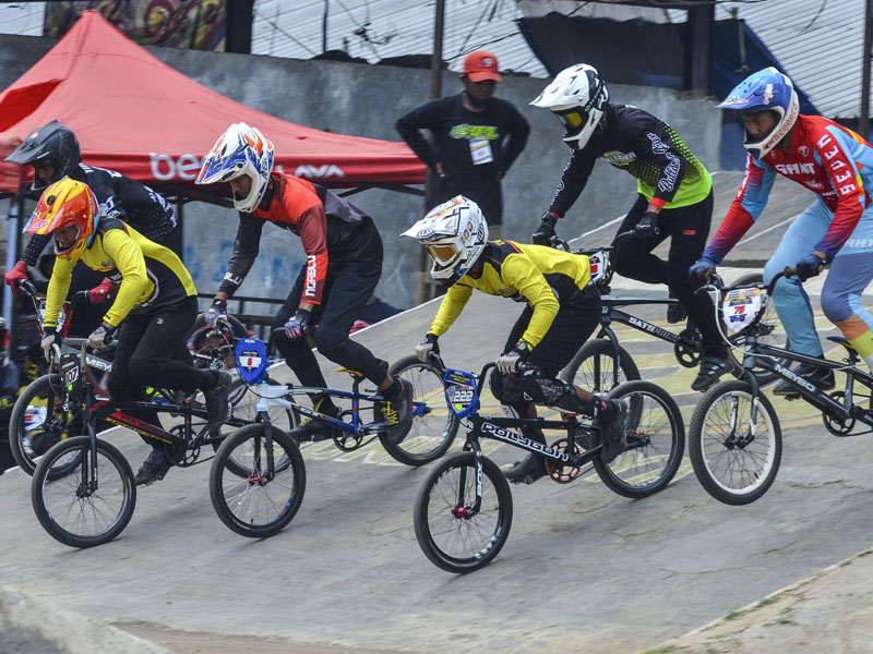 Kejuaraan BMX Jaring Pembalap Berprestasi