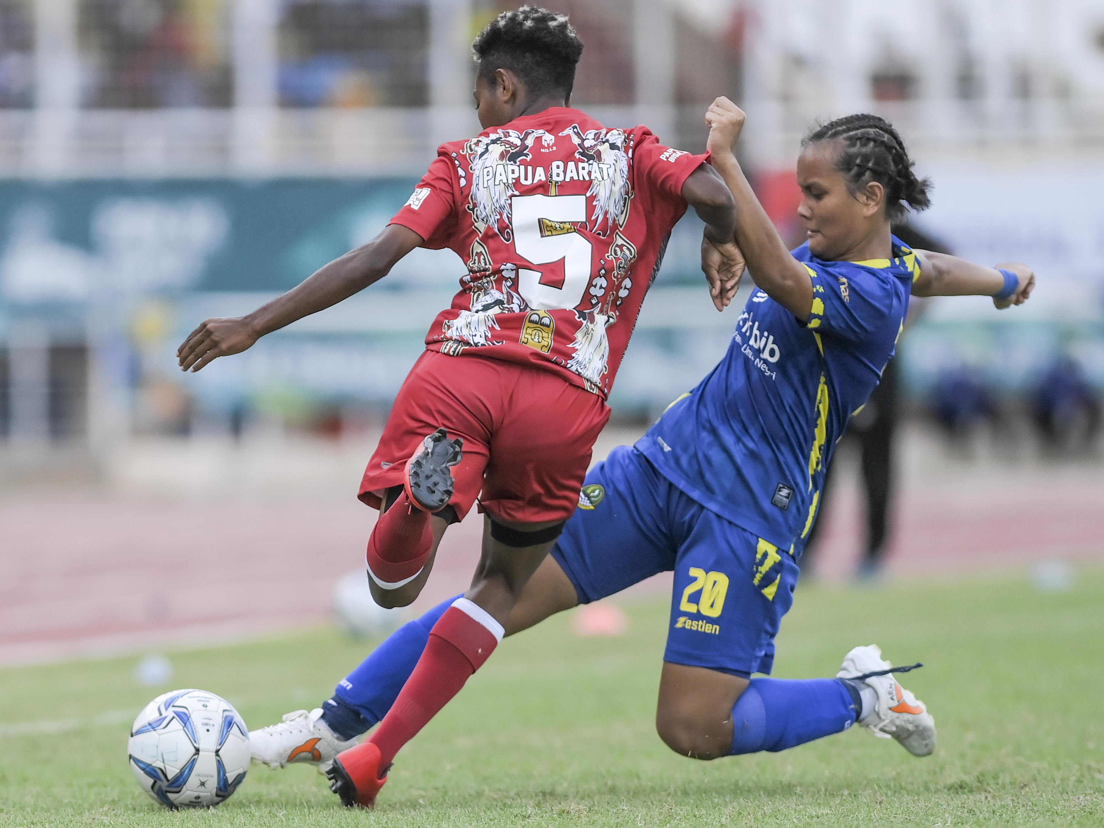 Sepak Bola Putri Jawa Barat Kalahkan Papua Barat