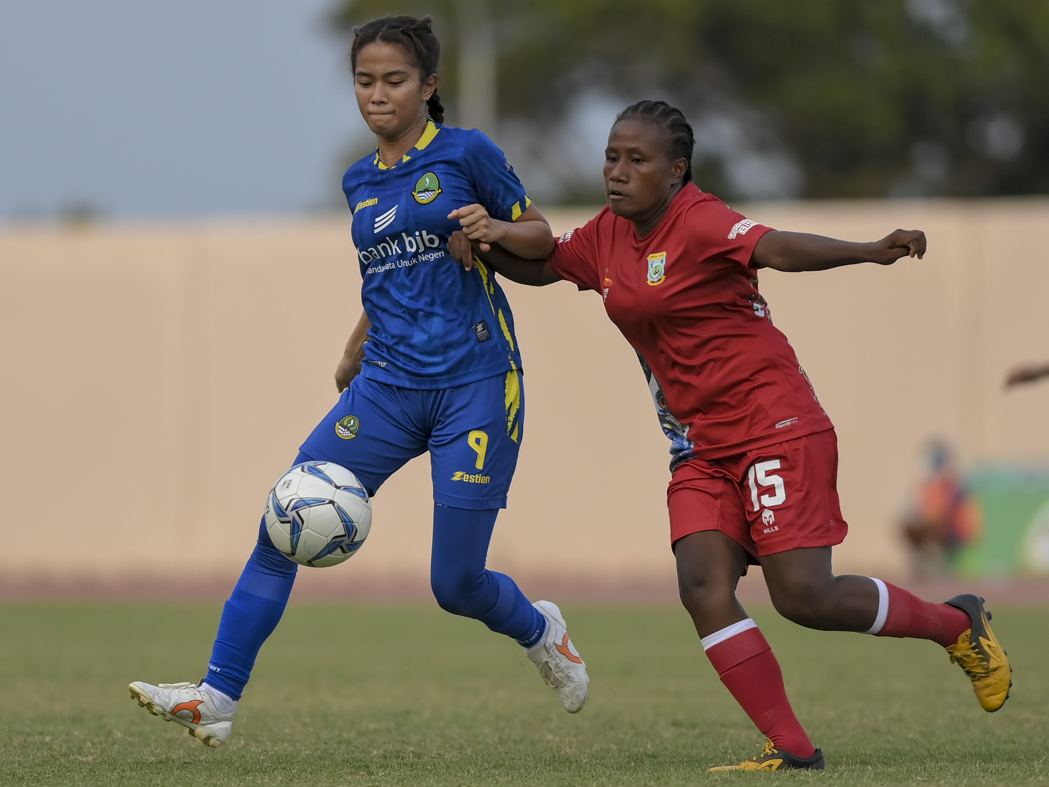 Sepak Bola Putri Jawa Barat Kalahkan Papua Barat