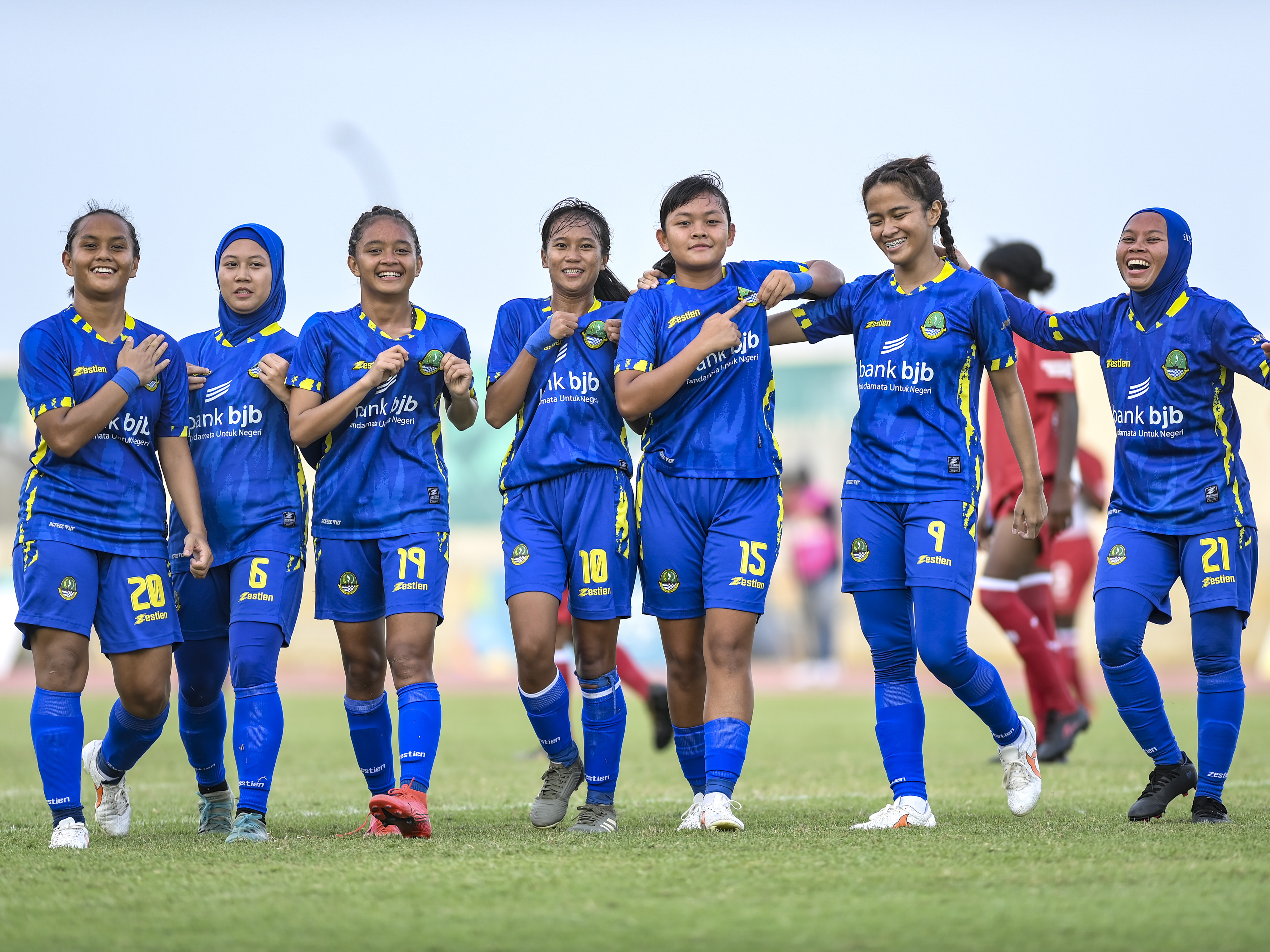 Sepak Bola Putri Jawa Barat Kalahkan Papua Barat