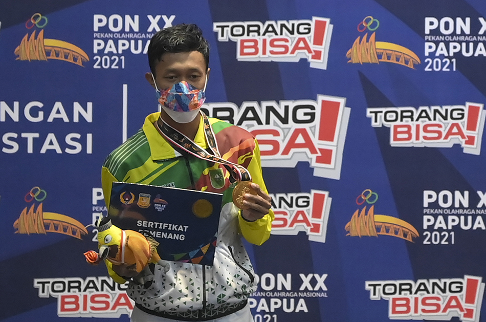 Riau Raih Emas Anggar kategori Floret Individual Putra