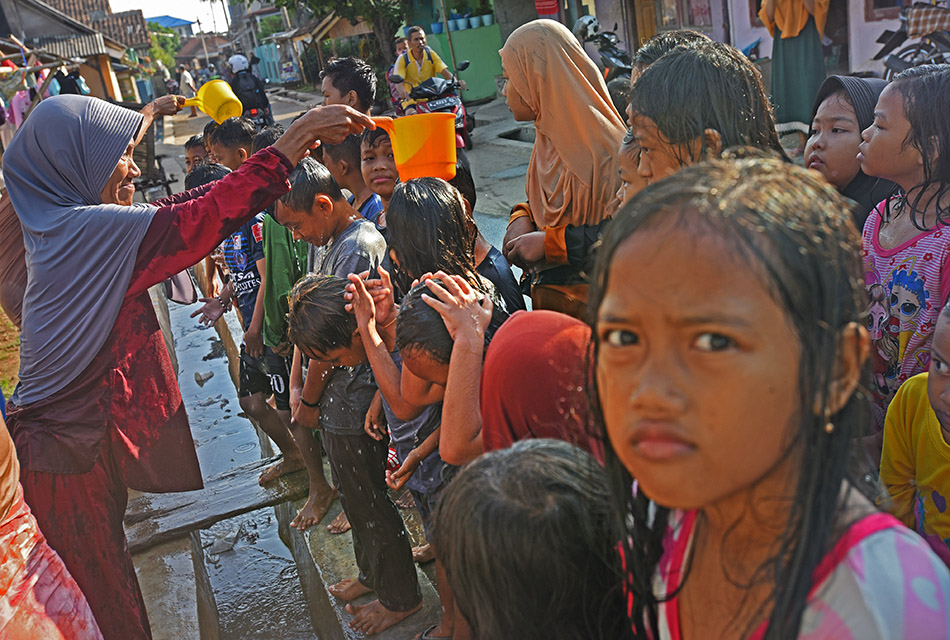  Tradisi Mandi Tolak Bala 