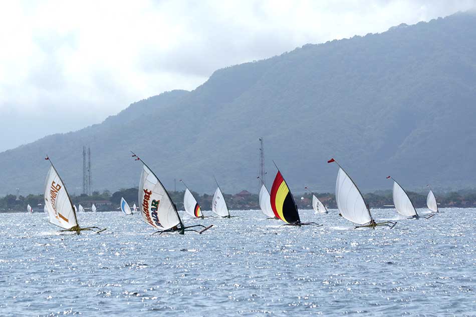 Tradisi Perahu Layar Rebo Wekasan 