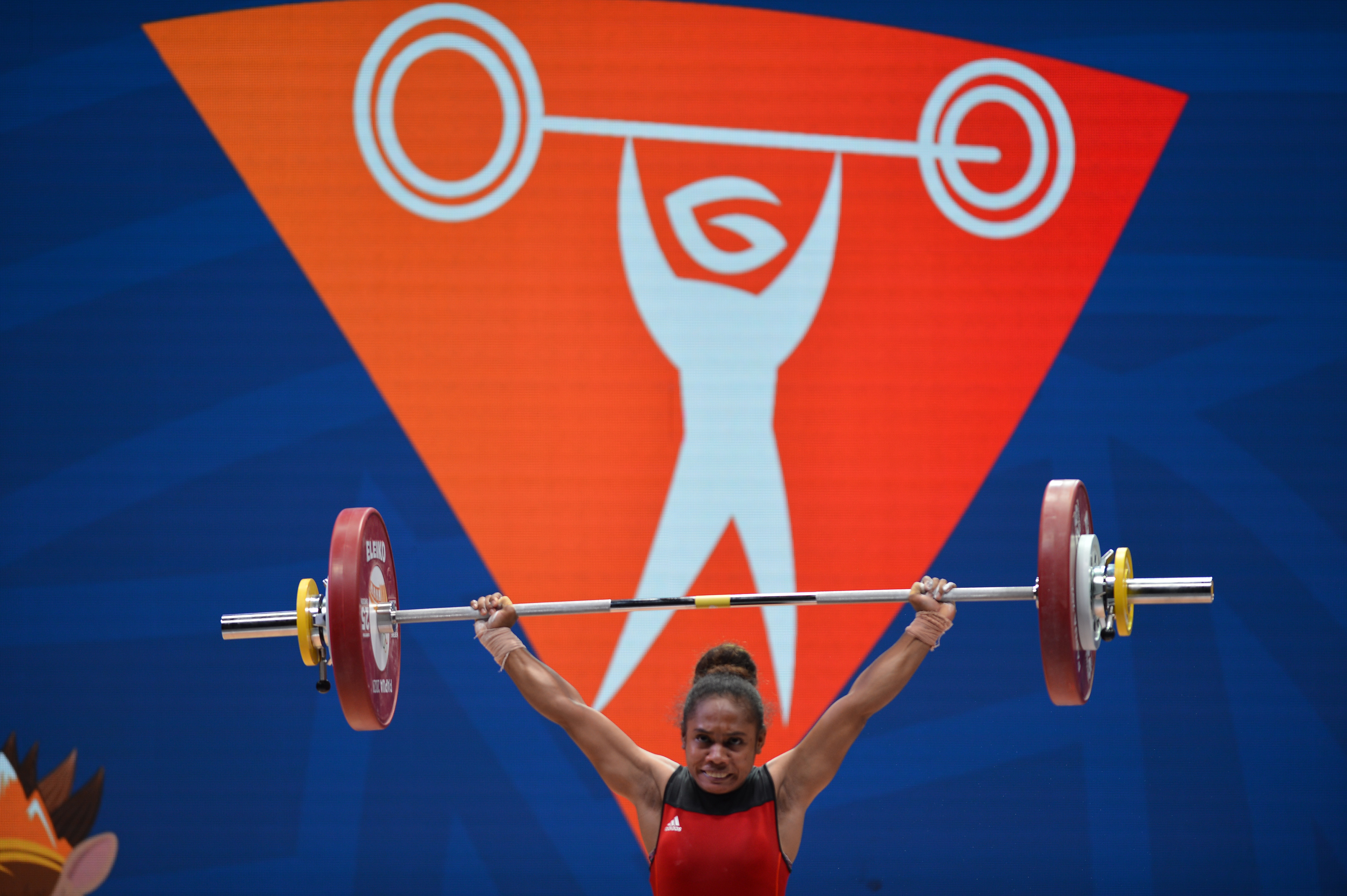 Lifter putri Jambi Juliana Klarisa Sumbang Emas Kelas 55 Kg PON Papua