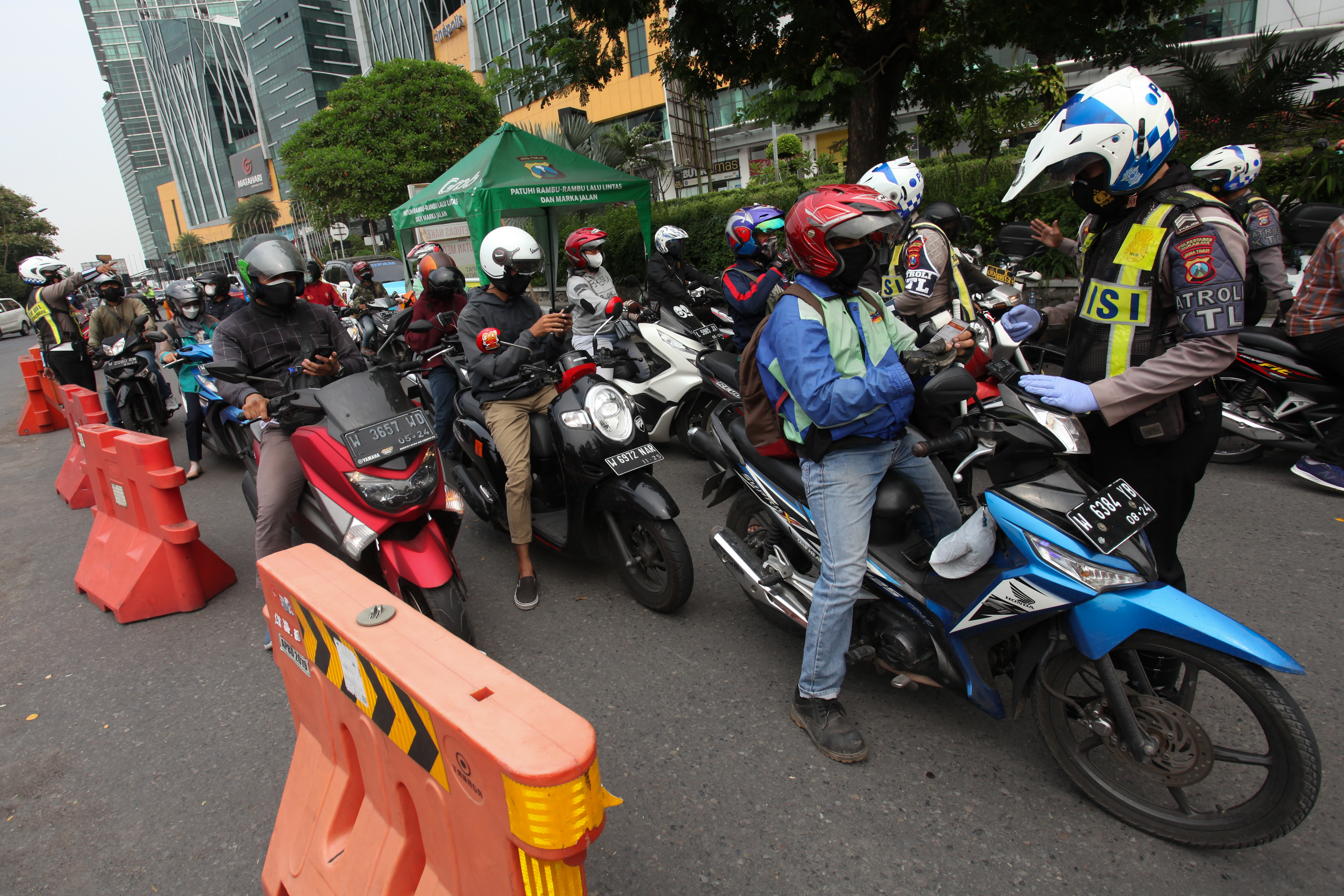 Vaksinasi Covid-19 di Batas Kota