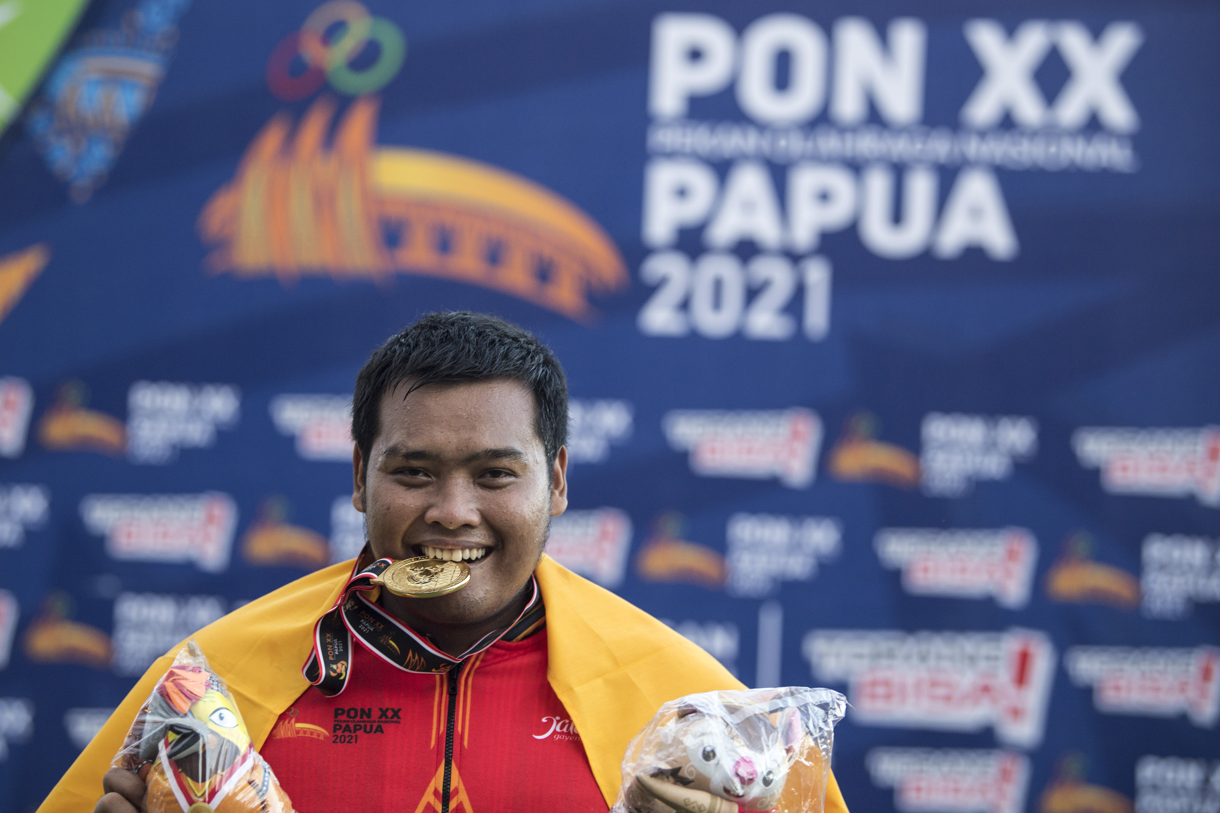 Atlet Tolak Peluru Putra Jawa Tengah Irfan Toni Raih Emas PON Papua