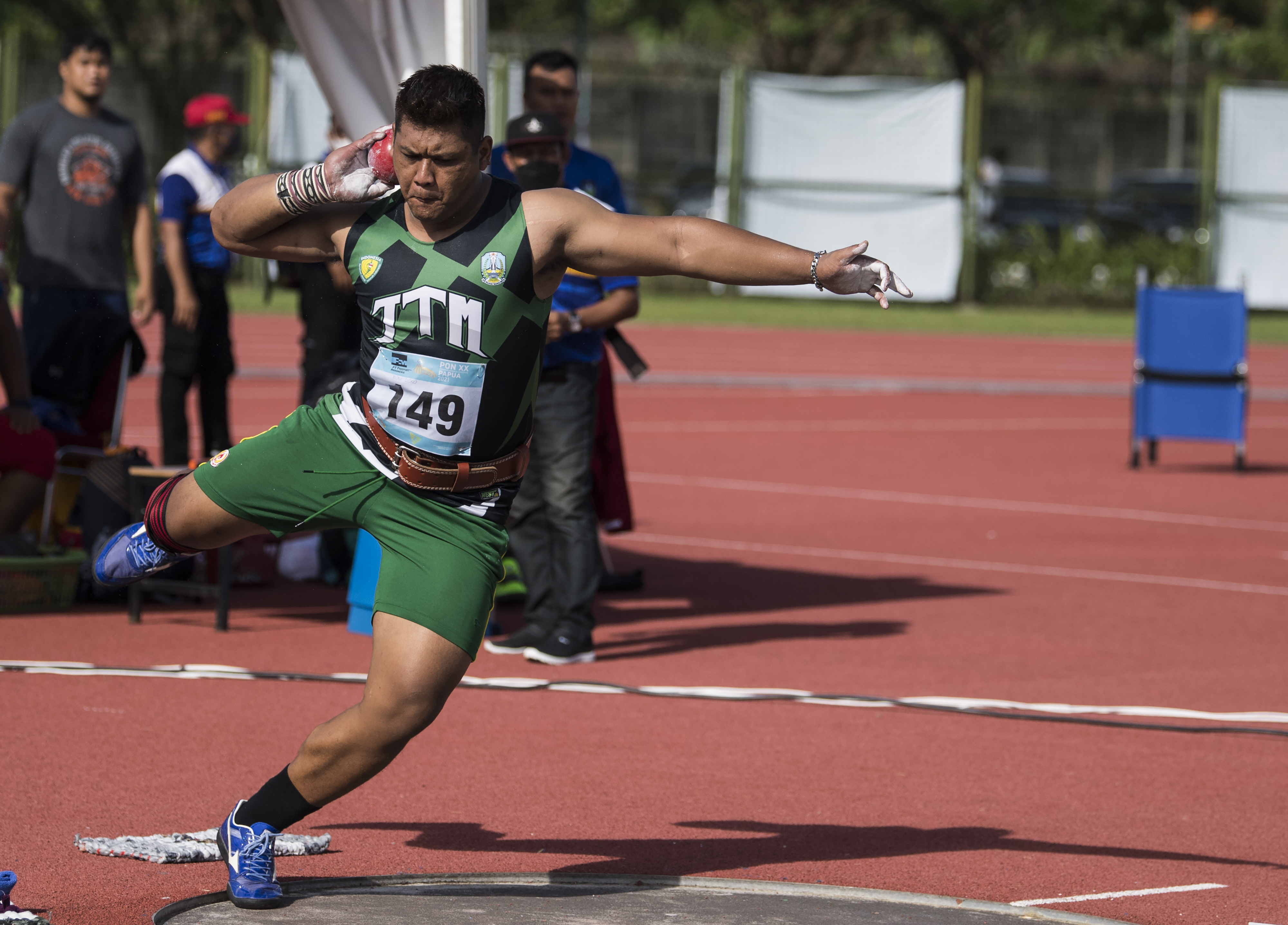 Atlet Tolak Peluru Putra Jawa Tengah Irfan Toni Raih Emas PON Papua