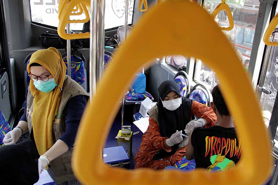 Vaksinasi Covid-19 di Pasar Tradisional Makasar