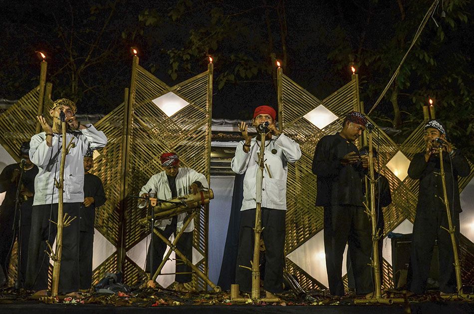 Pentas Ngaruwat Lembur