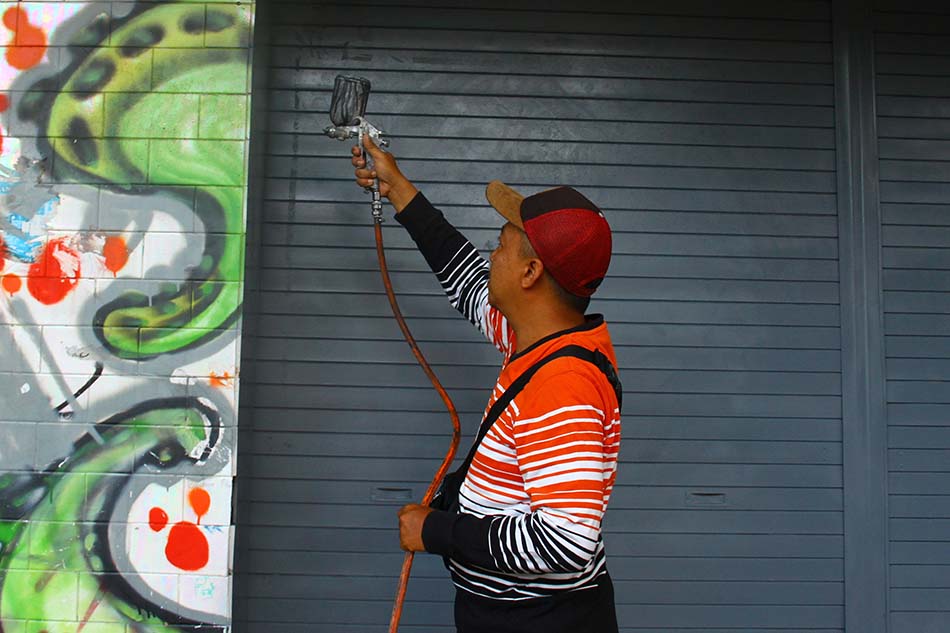 Pembersihan Coretan Vandalisme di Kawasan Heritage 