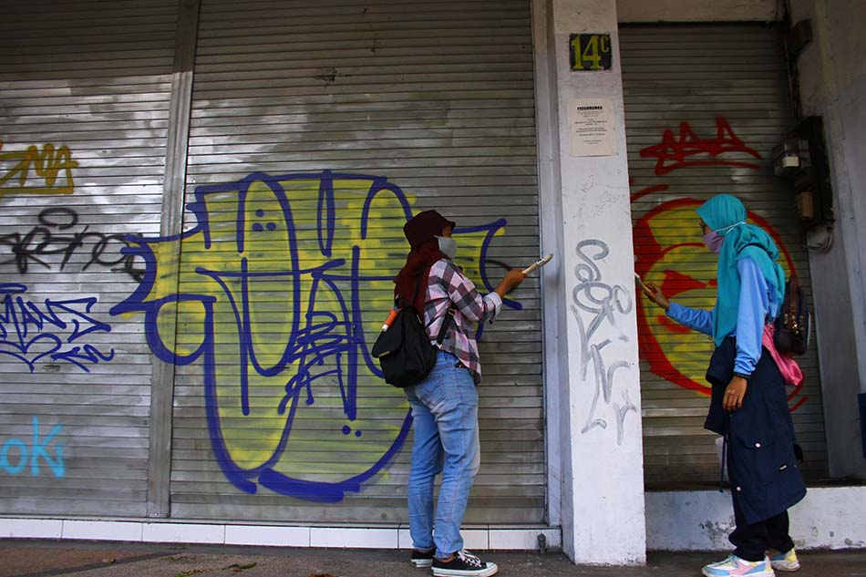 Pembersihan Coretan Vandalisme di Kawasan Heritage 