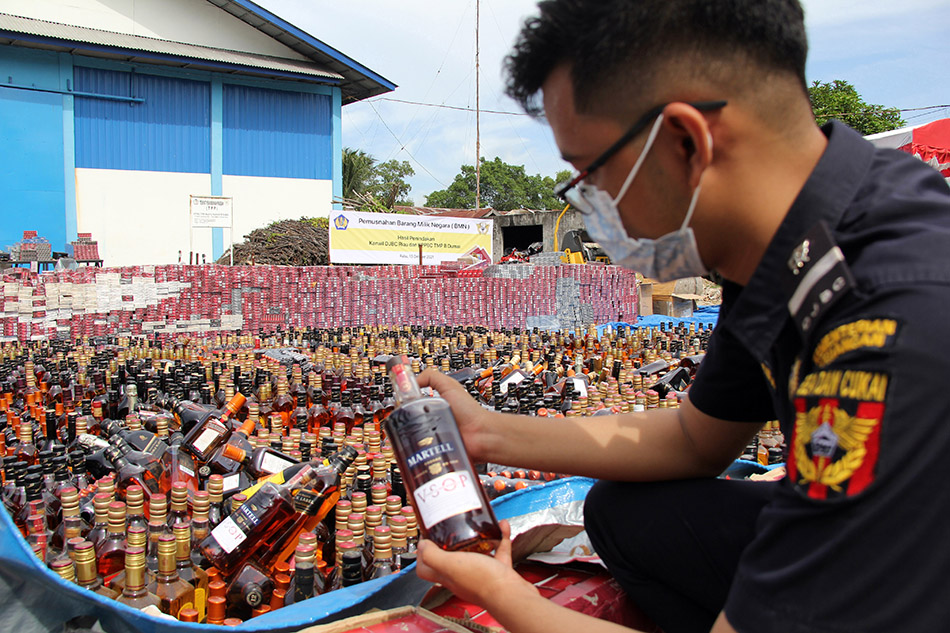 Pemusnahan Barang Selundupan Senilai Rp5,4 miliar 