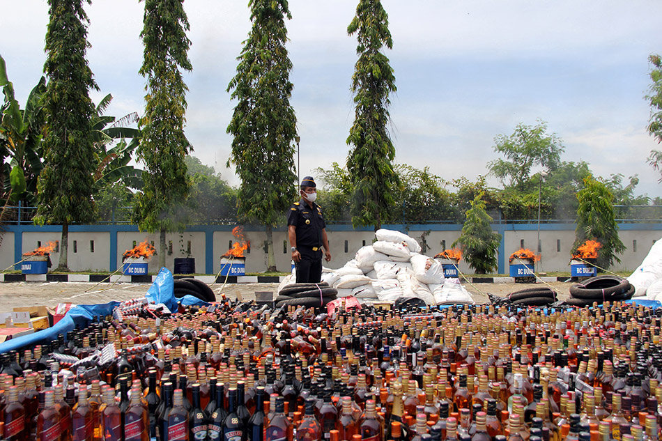 Pemusnahan Barang Selundupan Senilai Rp5,4 miliar 