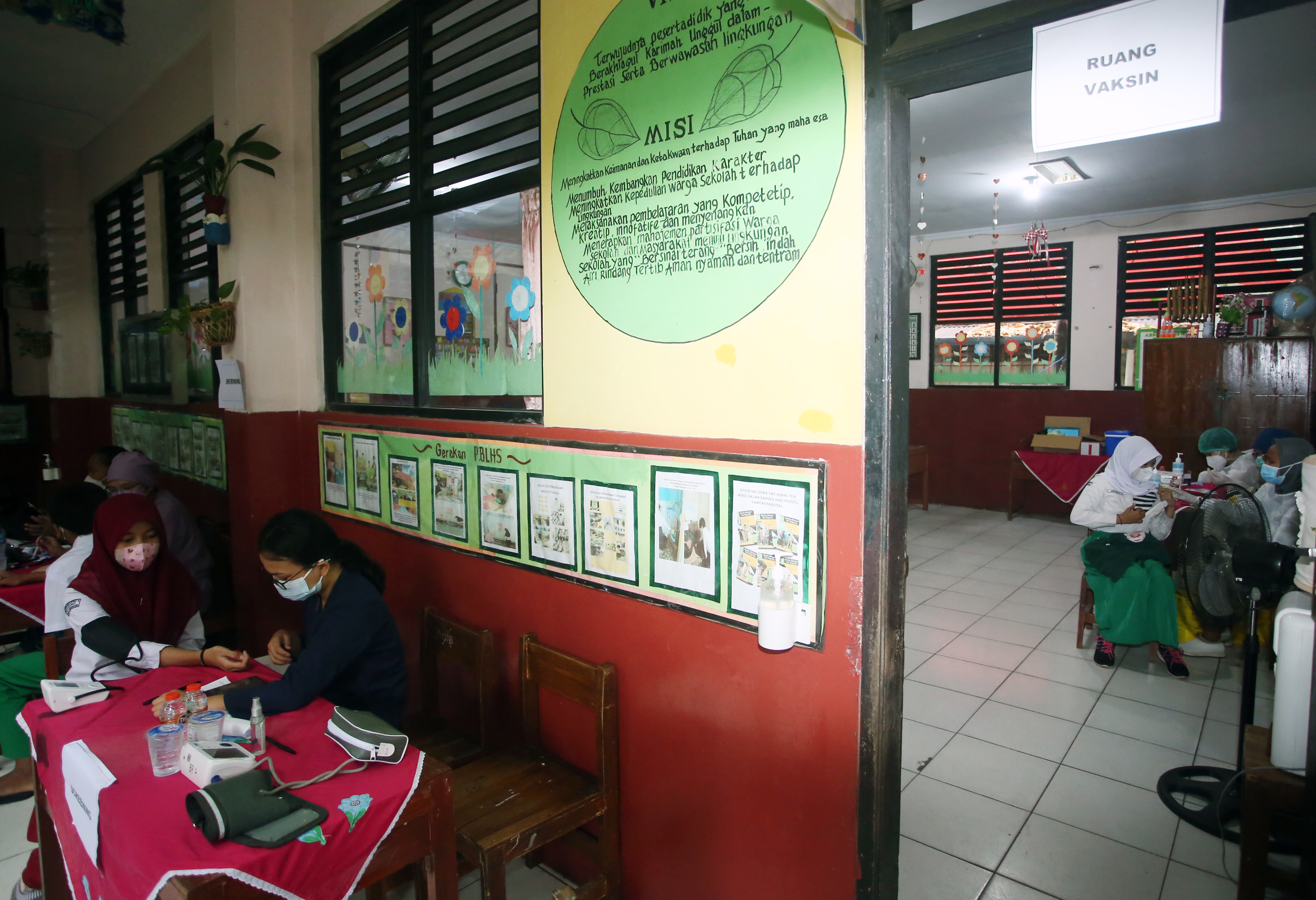 Vaksinasi Murid Sekolah Dasar