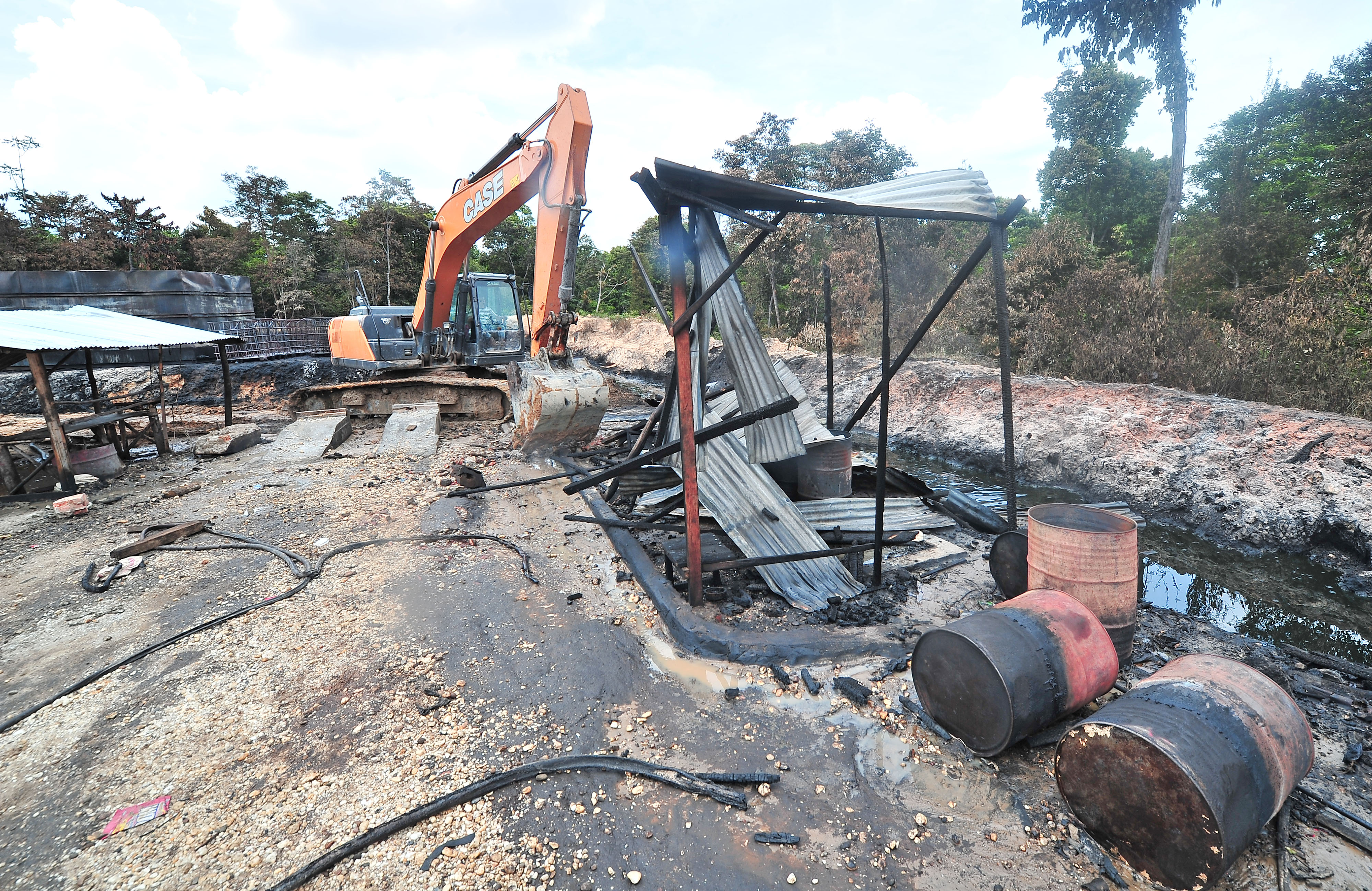 Penutupan Penyulingan Minyak Mentah Ilegal