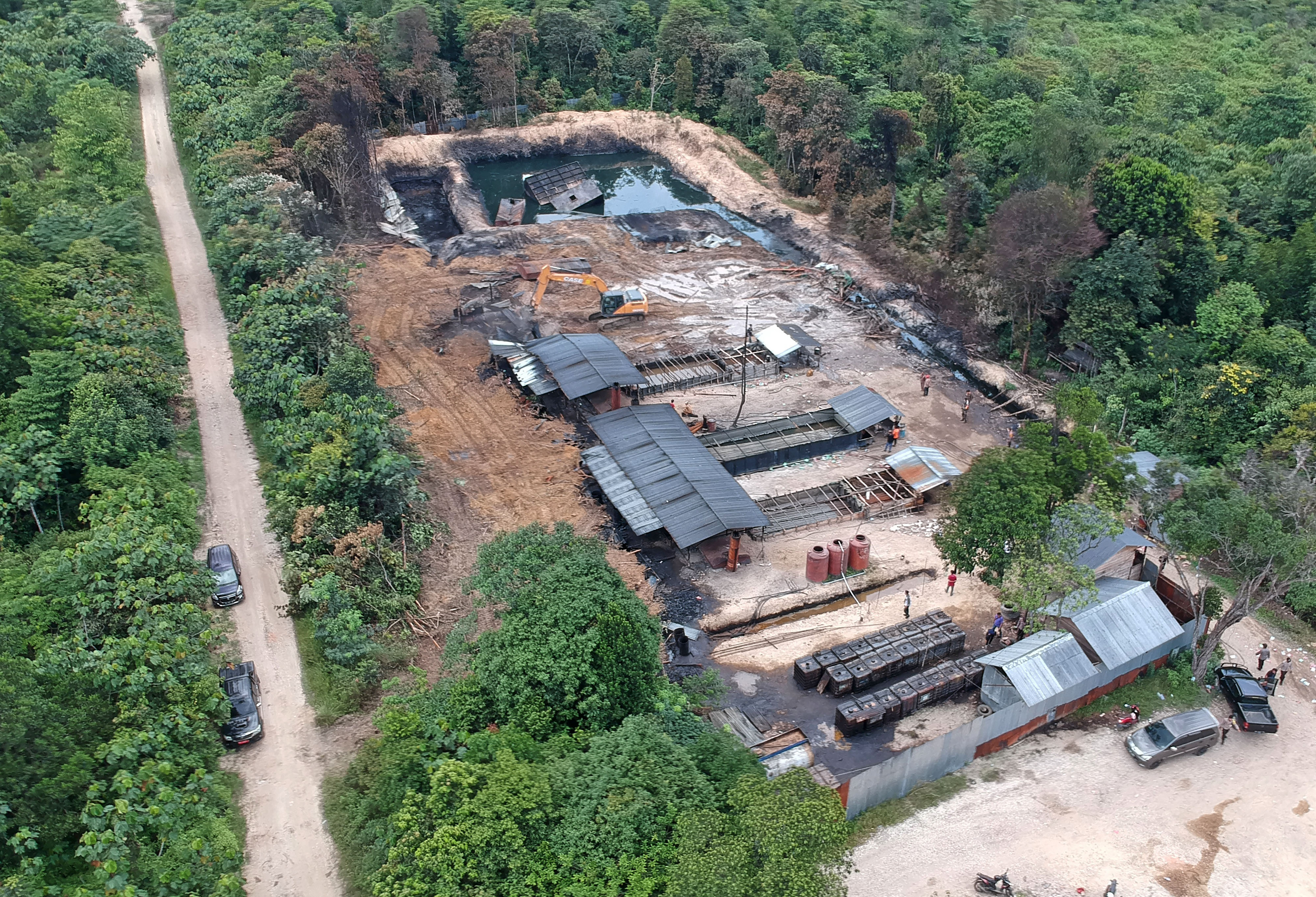 Penutupan Penyulingan Minyak Mentah Ilegal