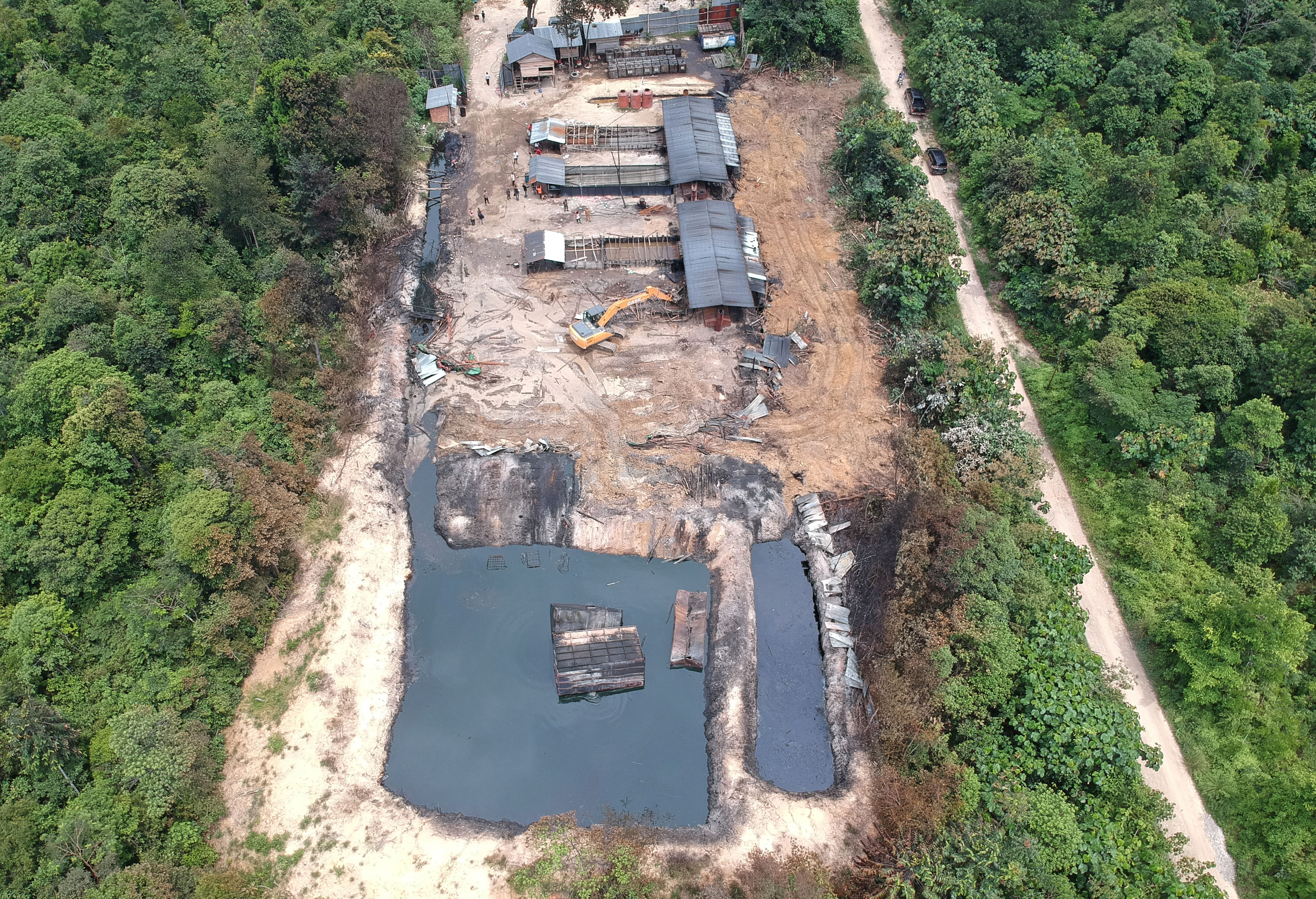 Penutupan Penyulingan Minyak Mentah Ilegal