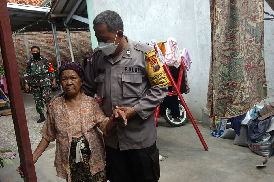 Lansia Tertua di Tegal Ikut Vaksinasi