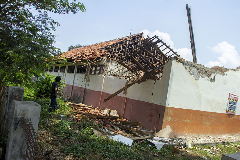 Atap Bangunan Sekolah Ambruk