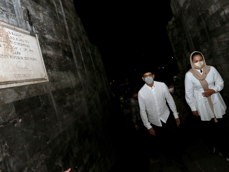 Mendikbudristek Berziarah Ke Makam Presiden Soekarno