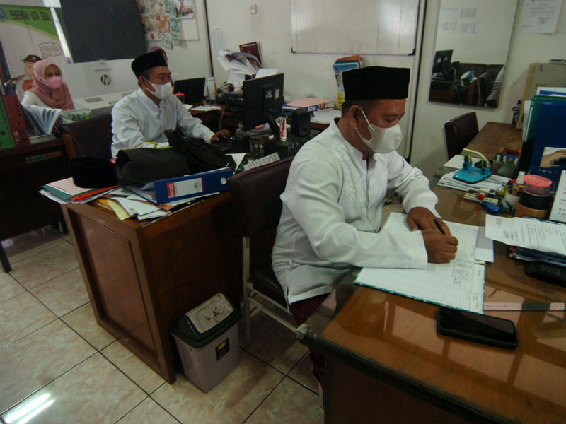 ASN Berpakaian Santri