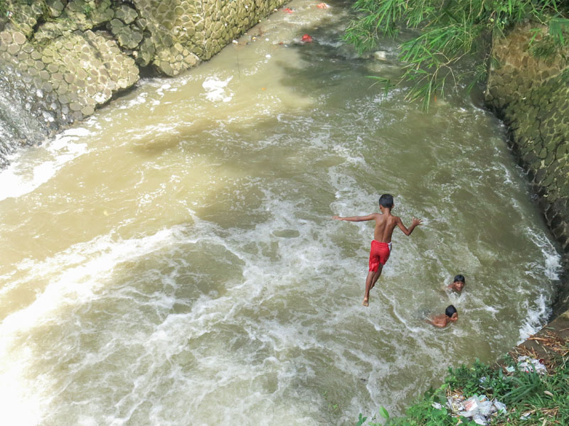 Bermain Di Tempat Berbahaya