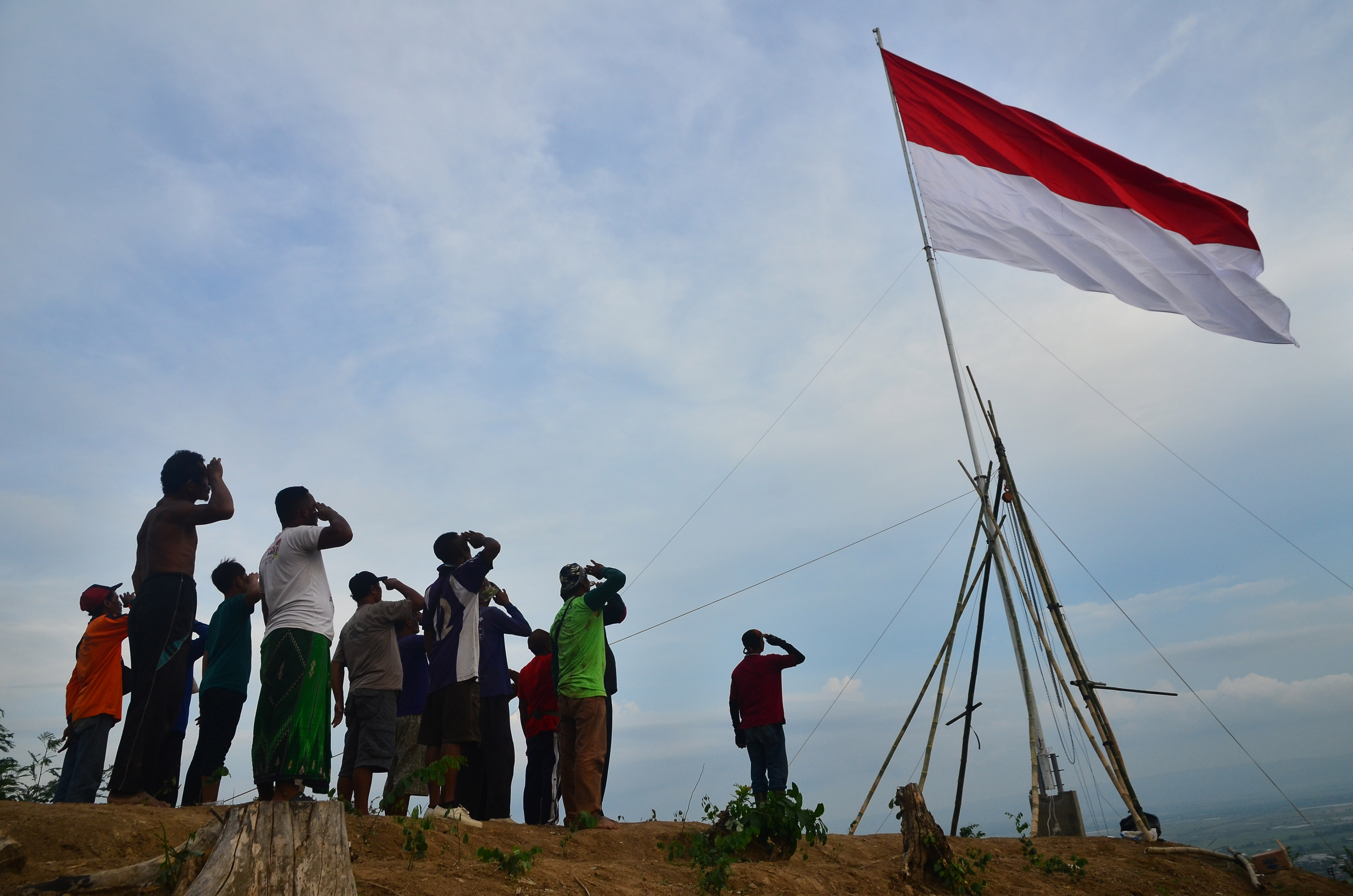 Pengibaran Bendera Merah Putih di Hari Sumpah Pemuda