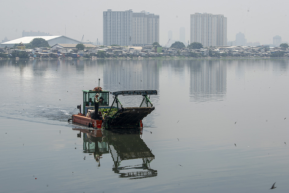 Pembersihan Waduk Pluit