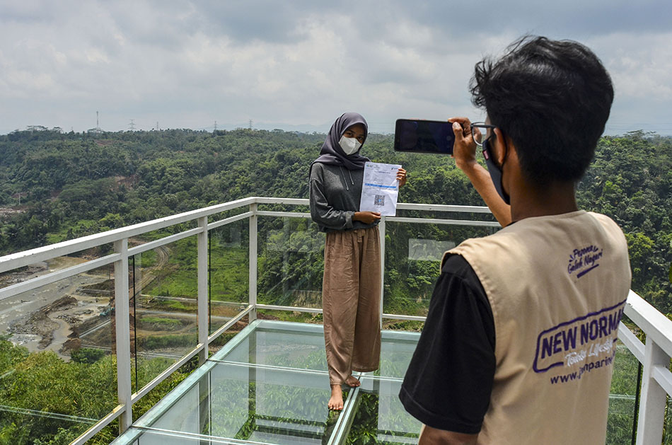 Vaksinasi di Lokasi Wisata