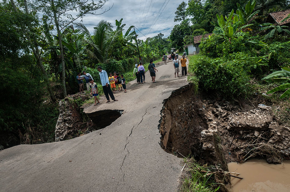 Jembatan Ambles di Banten