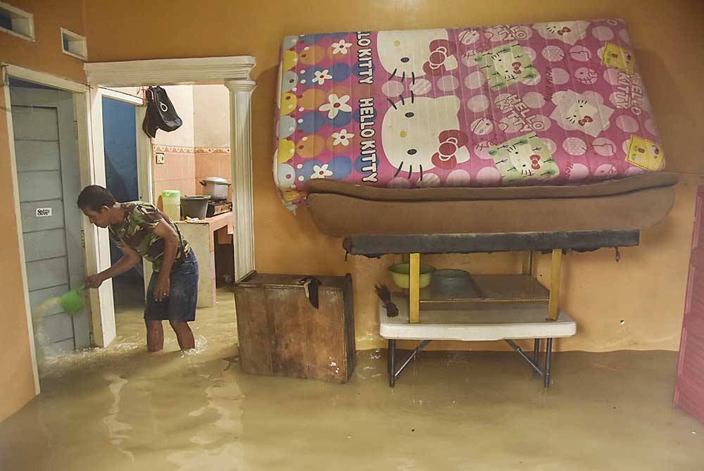 Banjir Akibat Kali Bekasi Meluap