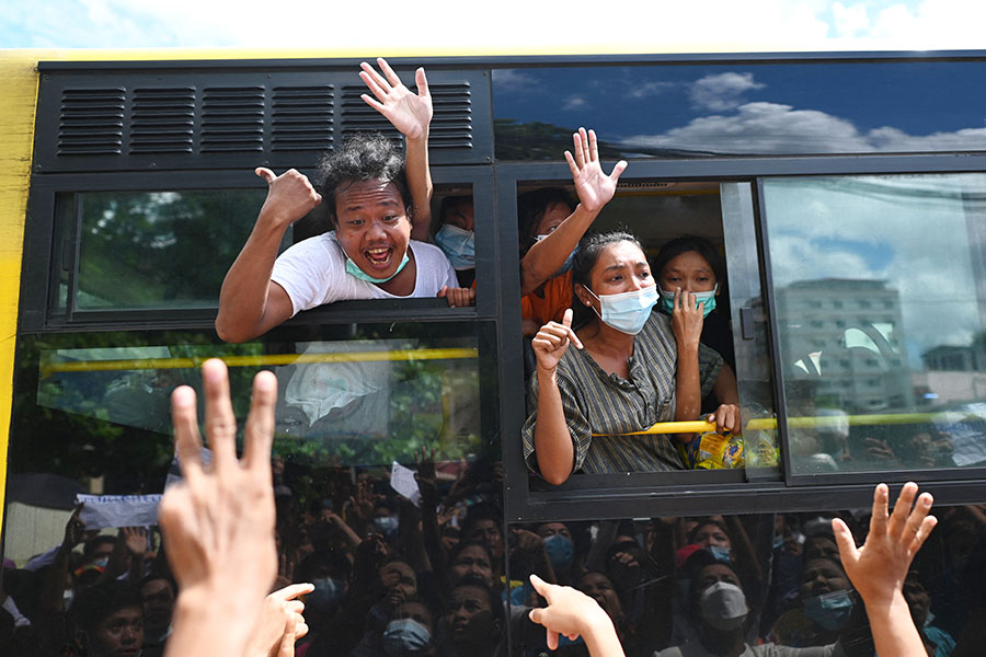 Militer Myanmar Bebaskan Ribuan Tahanan yang Ditangkap Saat Protes Kudeta 