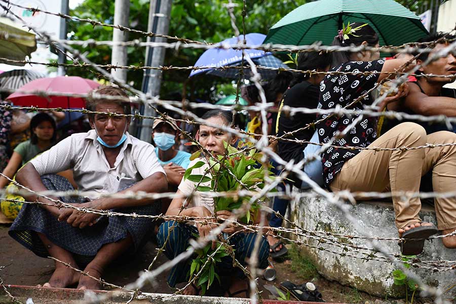 Militer Myanmar Bebaskan Ribuan Tahanan yang Ditangkap Saat Protes Kudeta 