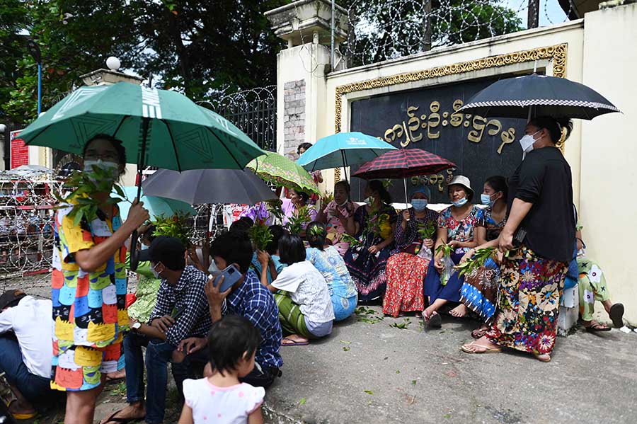 Militer Myanmar Bebaskan Ribuan Tahanan yang Ditangkap Saat Protes Kudeta 