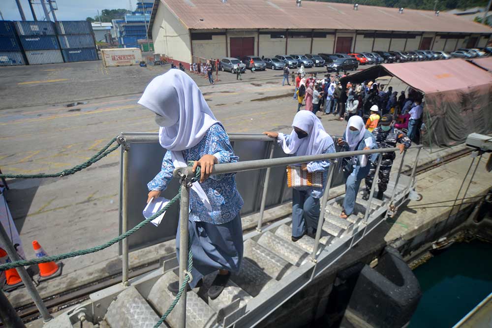 Serbuan Vaksinasi Maritim