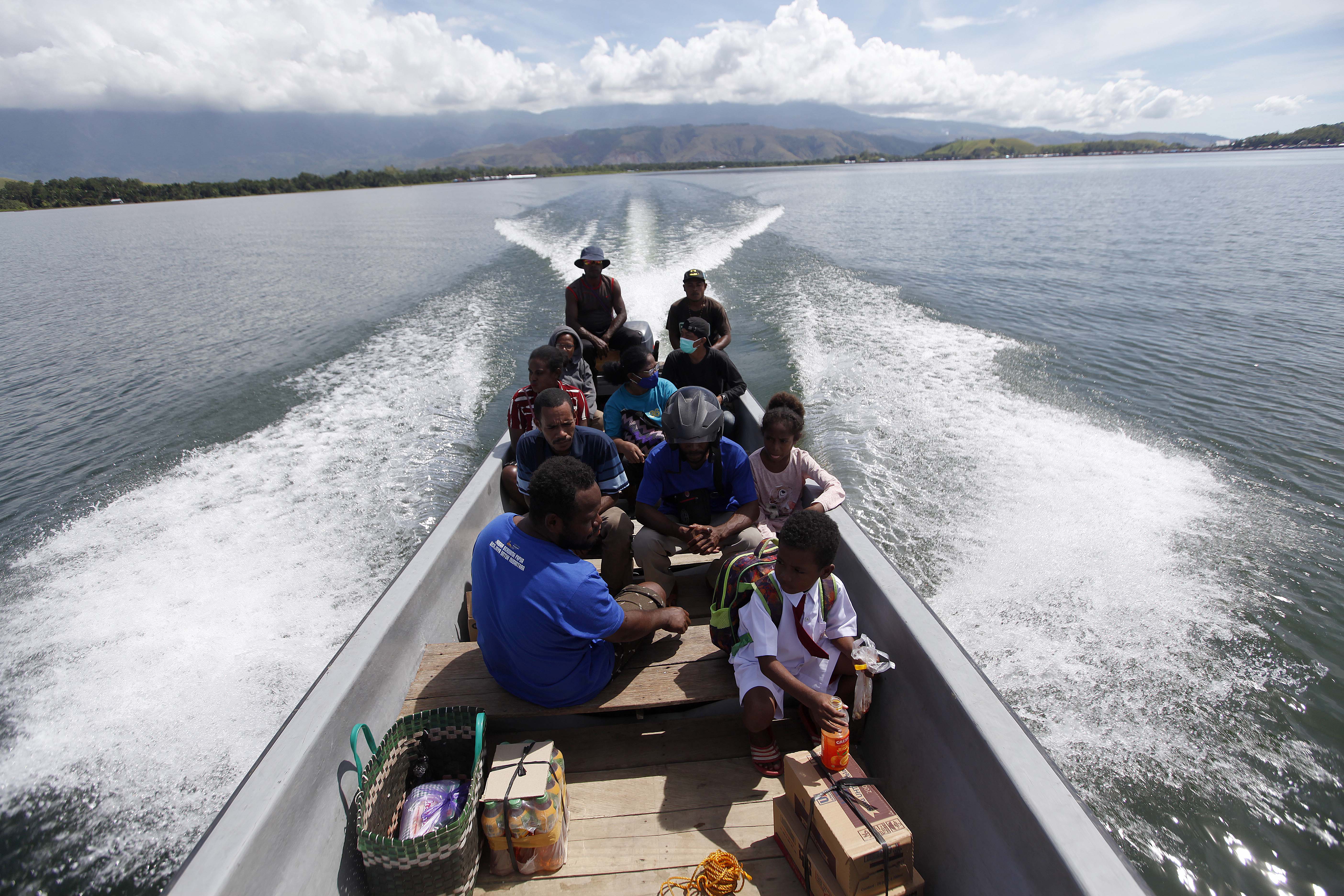 Kegiatan Belajar di Kampung Yoboi Belum Memadai