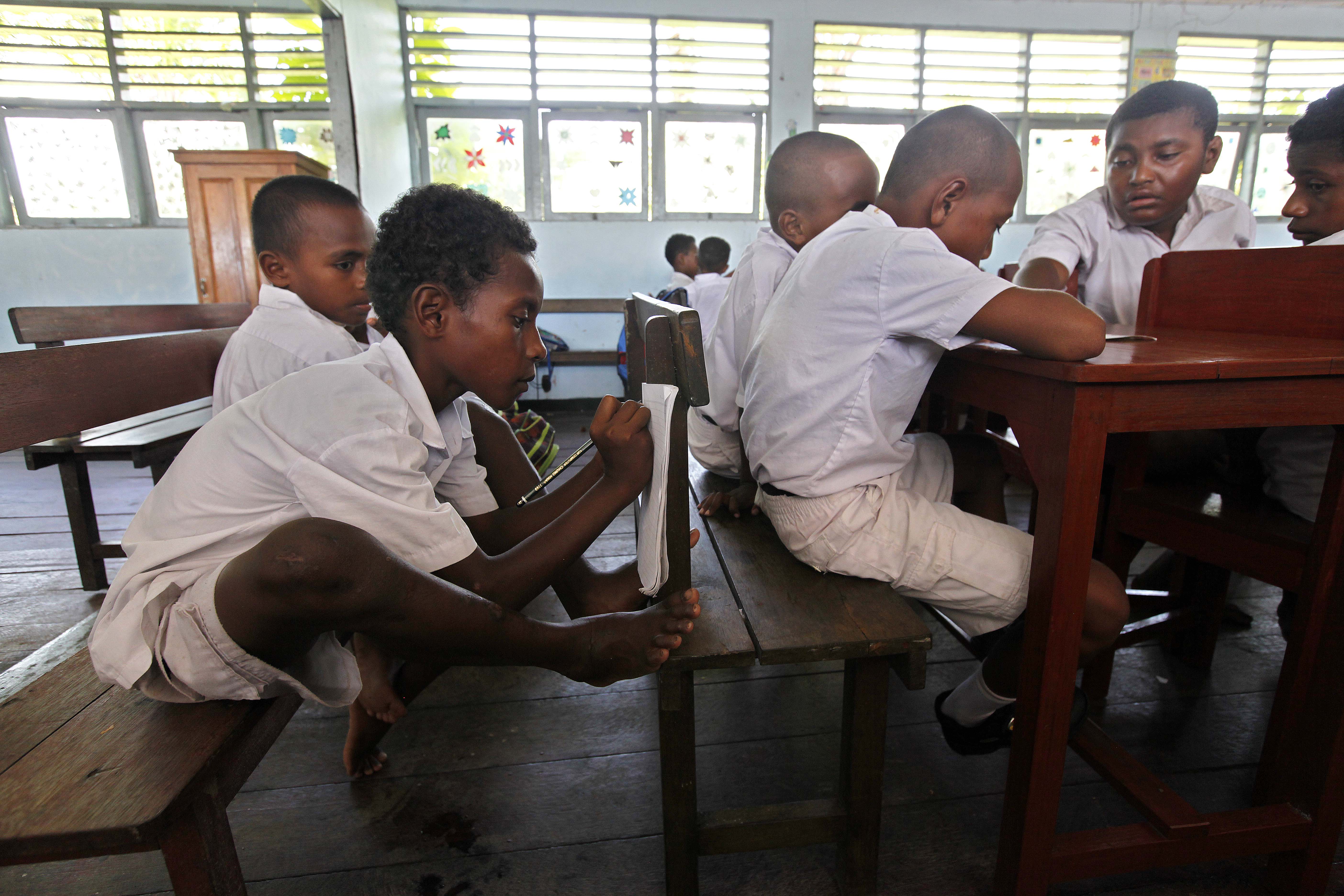 Kegiatan Belajar di Kampung Yoboi Belum Memadai
