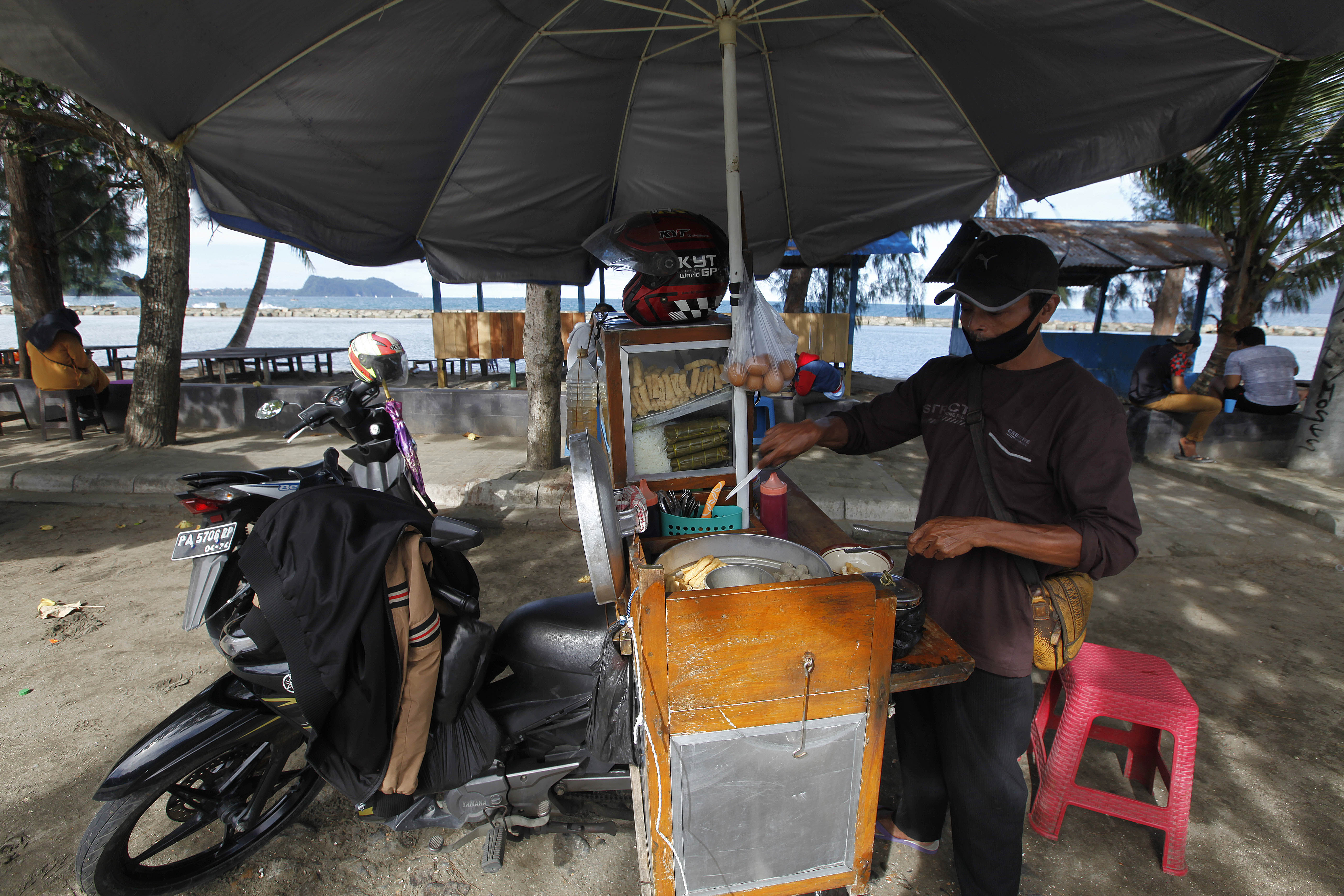 Pedagang Bakso Asal Malang di Youtefa Papua