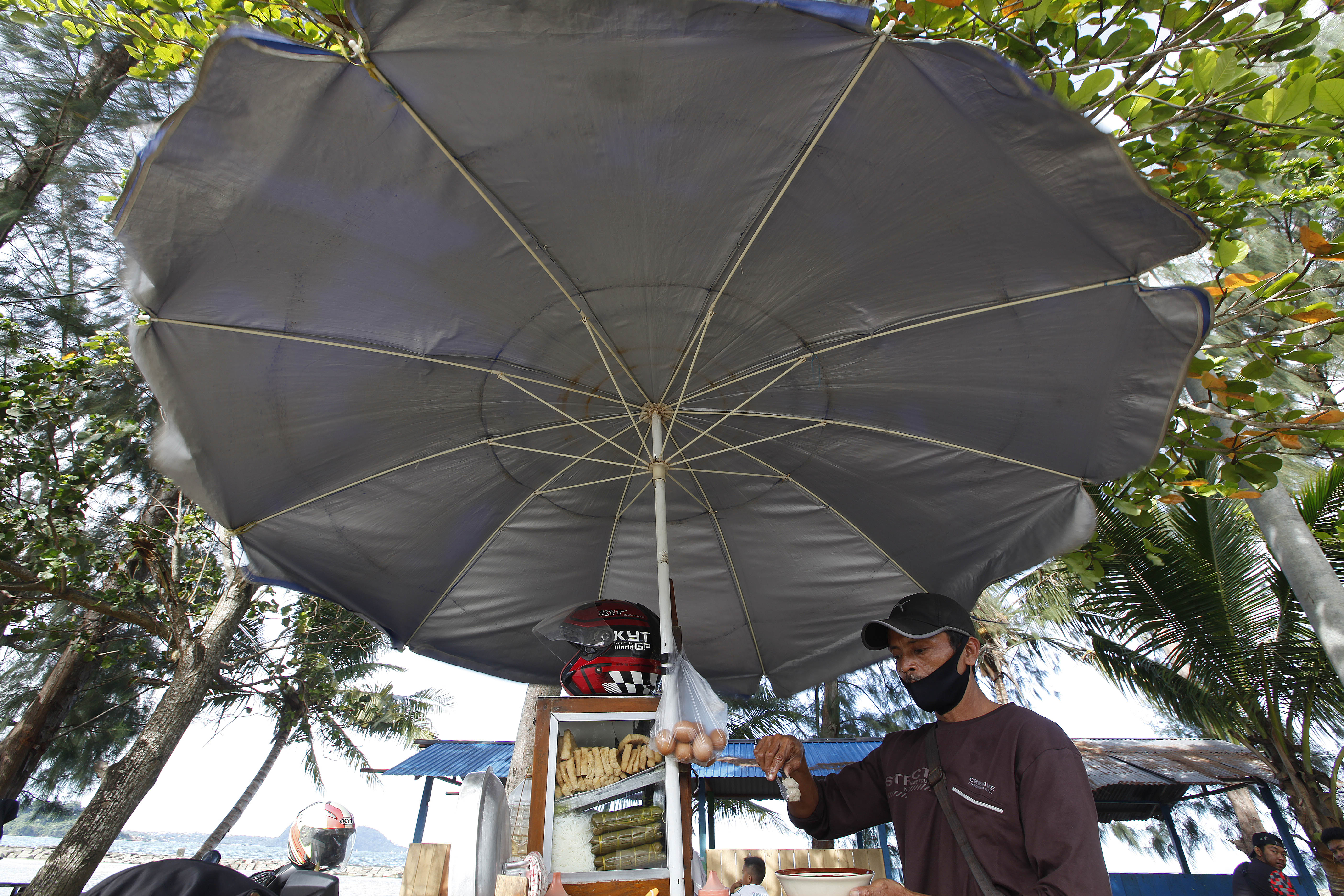 Pedagang Bakso Asal Malang di Youtefa Papua