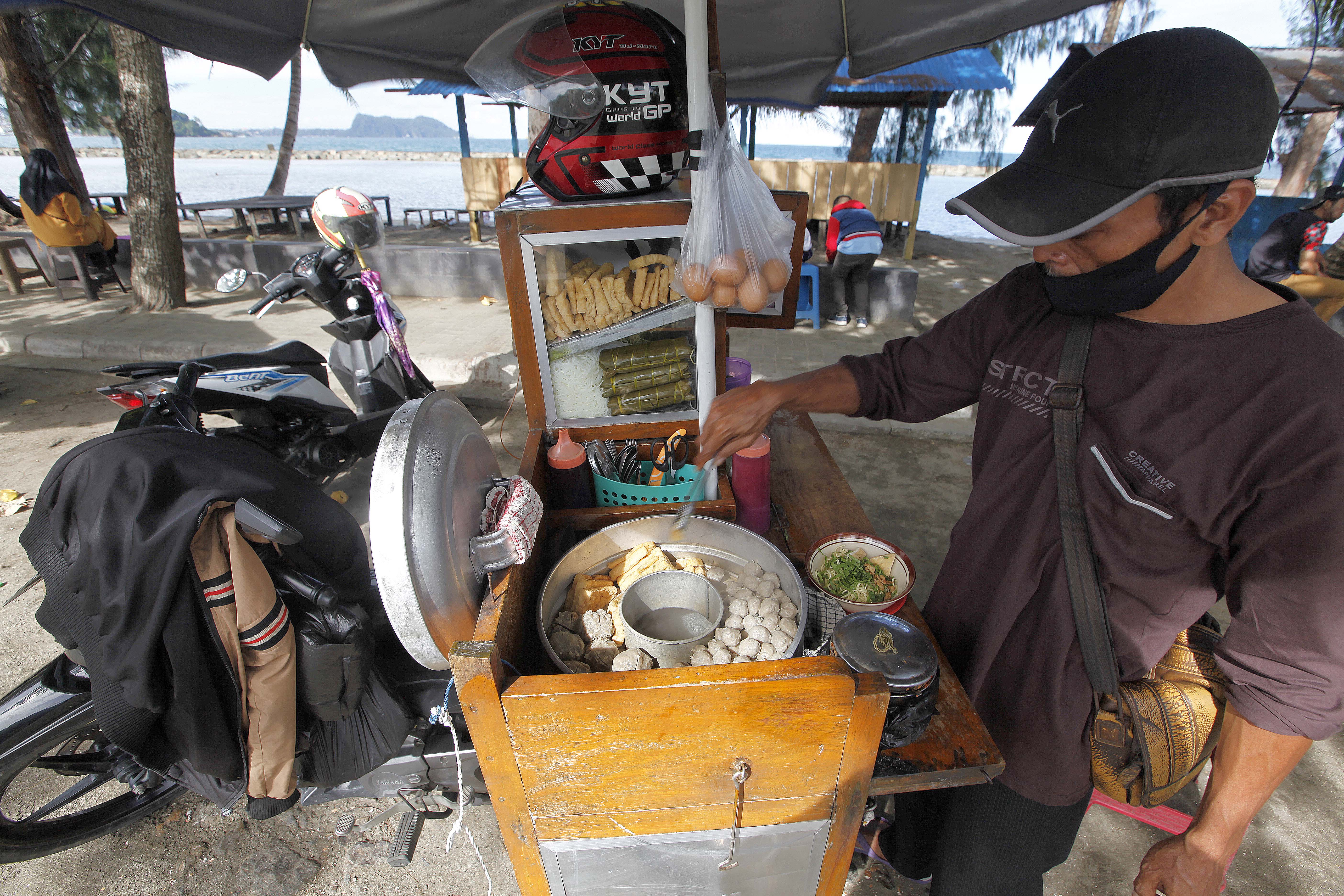 Pedagang Bakso Asal Malang di Youtefa Papua